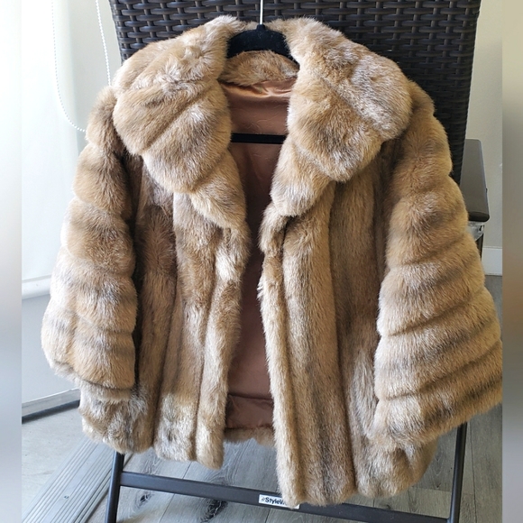 Beautiful Faux Fur Sears 1960s Capelet Wedding - Picture 1 of 4